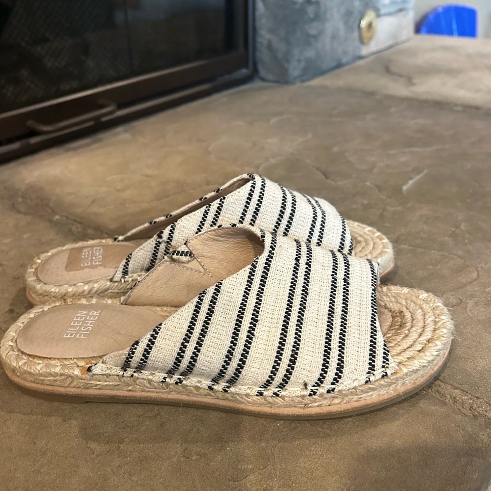 Eileen Fisher Cream and Black Espadrille Slip on Sandals Striped Design Size 6